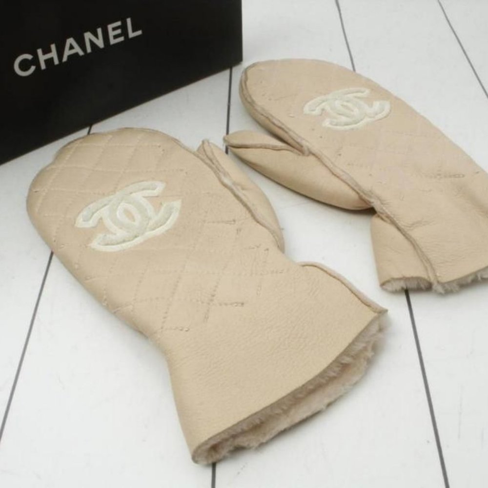 Chanel Real Leather Beige Quilted Cc Logo Faux She Gem